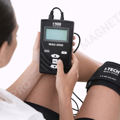 Fascia Mag 2000 posizionata su ginocchio